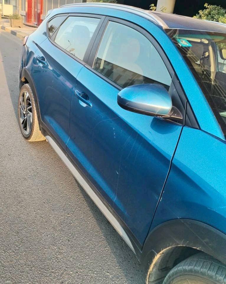 توسان 
موديل ١٩
رقم بغداد 
ماشيه ٩٠ الف ميل
المواصفات 
شاشه / كار بلي 
كامره +حساسات 
حجم المكينه:2400
اربعه سلندر 
تحكمات ستيرن 
هاندبريك كهرباء 
رقم:***********
المكان بغداد 