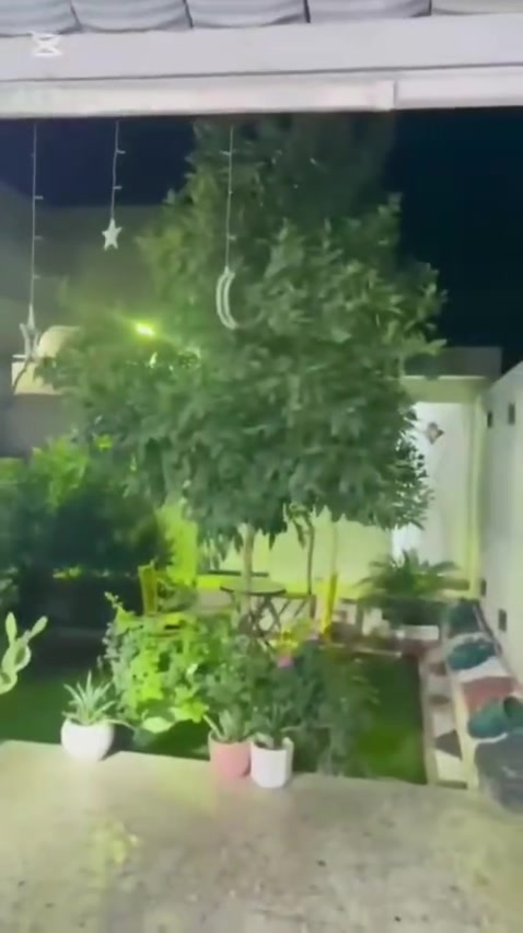 السلام عليكم ورحمة الله وبركاته 
بيت للبيع مساحه 240 متر طابو  ملك صرف

طابق ونص ..
الطابق الاول غرفة نوم 
مطبخ حار وبارد 
استقبال وصاله مفتوحه ع المطبخ البارد 
صحيات عدد 2 خارجي وداخلي
كراج وحديقه 
الطابق الثاني غرفتين نوم وصاله اضافة الى مخزن بالسطح 
الموقع قريب ع شارع عشرين ..المعمل 
للاستفسار التواصل
***********
بغداد ناحية الوحده
لدينا الكثير من العروض قطع اراضي سكنيه طابو صرف بمختلف المساحات
زراعيه طابو ملك صرف بمختلف المساحات
من لديه. أرض او قطعه للبيع
التواصل مع الرقم
