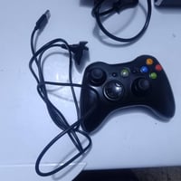 للبيع اكس بوكس 360 جهاز نضيف يتكون من 90 لعبه يده وحده العنوان بغداد ا...