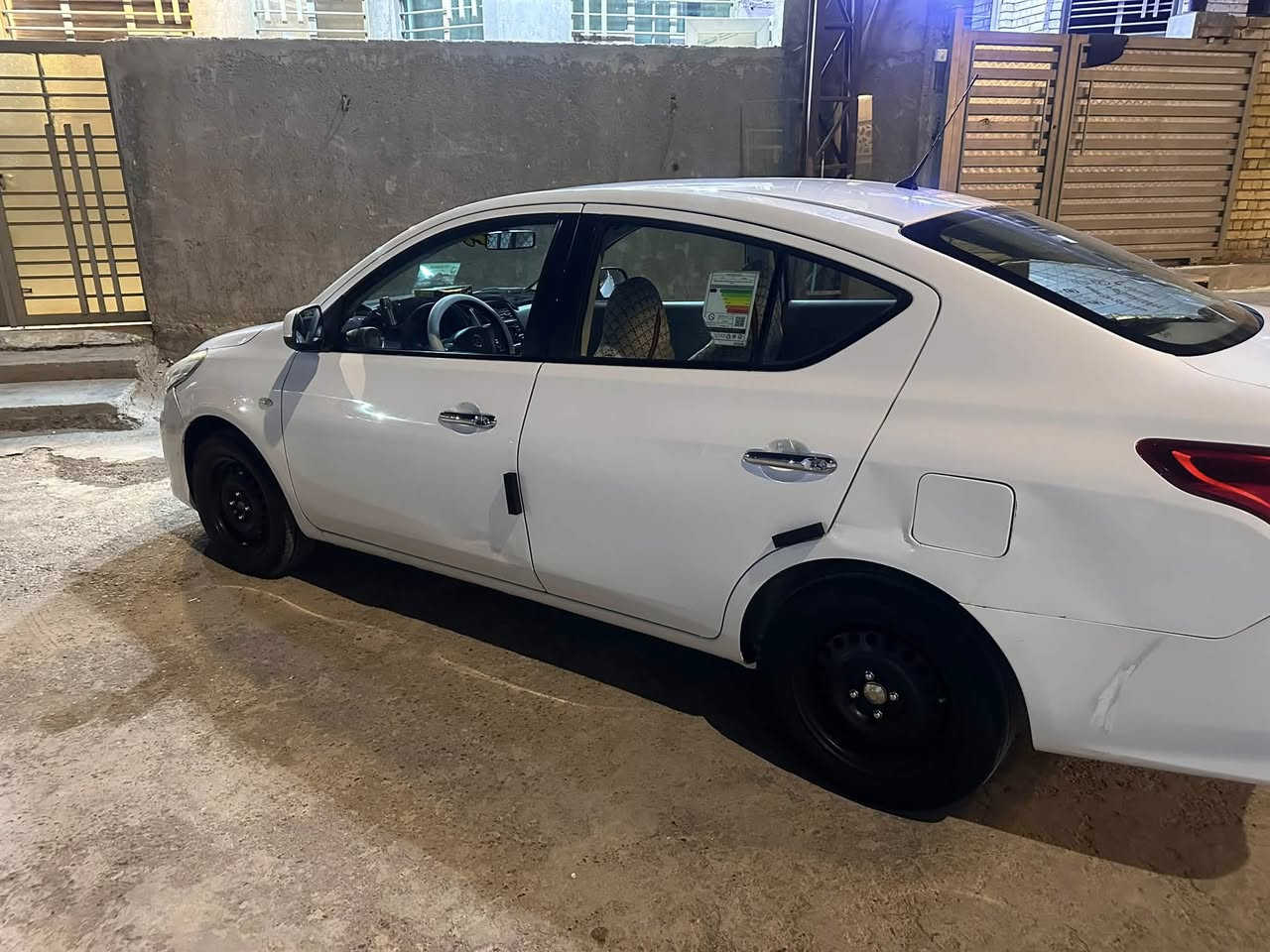 نيسان سني هندي موديل 2021
بليته زركه 
السياره ماشيه 130 وقابل الزياده
اني موضح الضربات الي بيه كدامك بصور غير هذ كلشي ماكو سونار موجود يمك وشوف بعينك 
السياره مسويله ادامه كامله كير محرك كلشي ميحتاج كبل الشارع كهربايات تبريد كله على البلاد مال الشركه 

مكاني بغداد / الزعفرانيه

السعر 100 وبيه مجال حك الجيه


**إذا كنت صاحب هذا الإعلان وتريد حذفه لأي سبب، رجاءا أرسل رسالة إلى الدعم الفني**