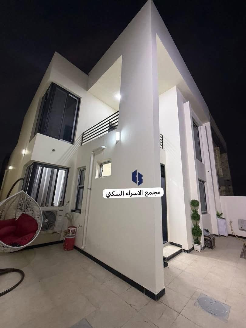 بيت للبيع في مجمع الاسراء السكني مشمول ب المبادره مع عقد مصادق من هيئة استثمار الديوانيه 

📍 المساحة: 200م  طابقين – موقع مميز جداً

🏡 تتكون من:

3 غرف 🛏️  | صاله| استقبال | مطبخ حار وبارد 🍽️

3 حمامات 🚽 | مخزن | منور | كراج 🚗 | حديقة 🌿

🔒 خدمات متكاملة:

✅ كاميرات مراقبة

✅ نظام سكيورتي عالي

✅ كيبل ضوئي – إنترنت

✅ مدارس حكومية – روضة – حضانة

  ✅مركز صحي حكومي
 
✅ قاعة مناسبات واعراس 

✅ اكبر مول تجاري في الديوانية
💳 نظام الدفع:

ع المبادرة بأقساط
📆 مدة الاستلام: من سنة إلى سنة ونصف

للأستفسار التواصل مع الرقم
***********

📌 *فرصتك* تملك فيلا راقية بسعر مميز ونظام سداد مريح
