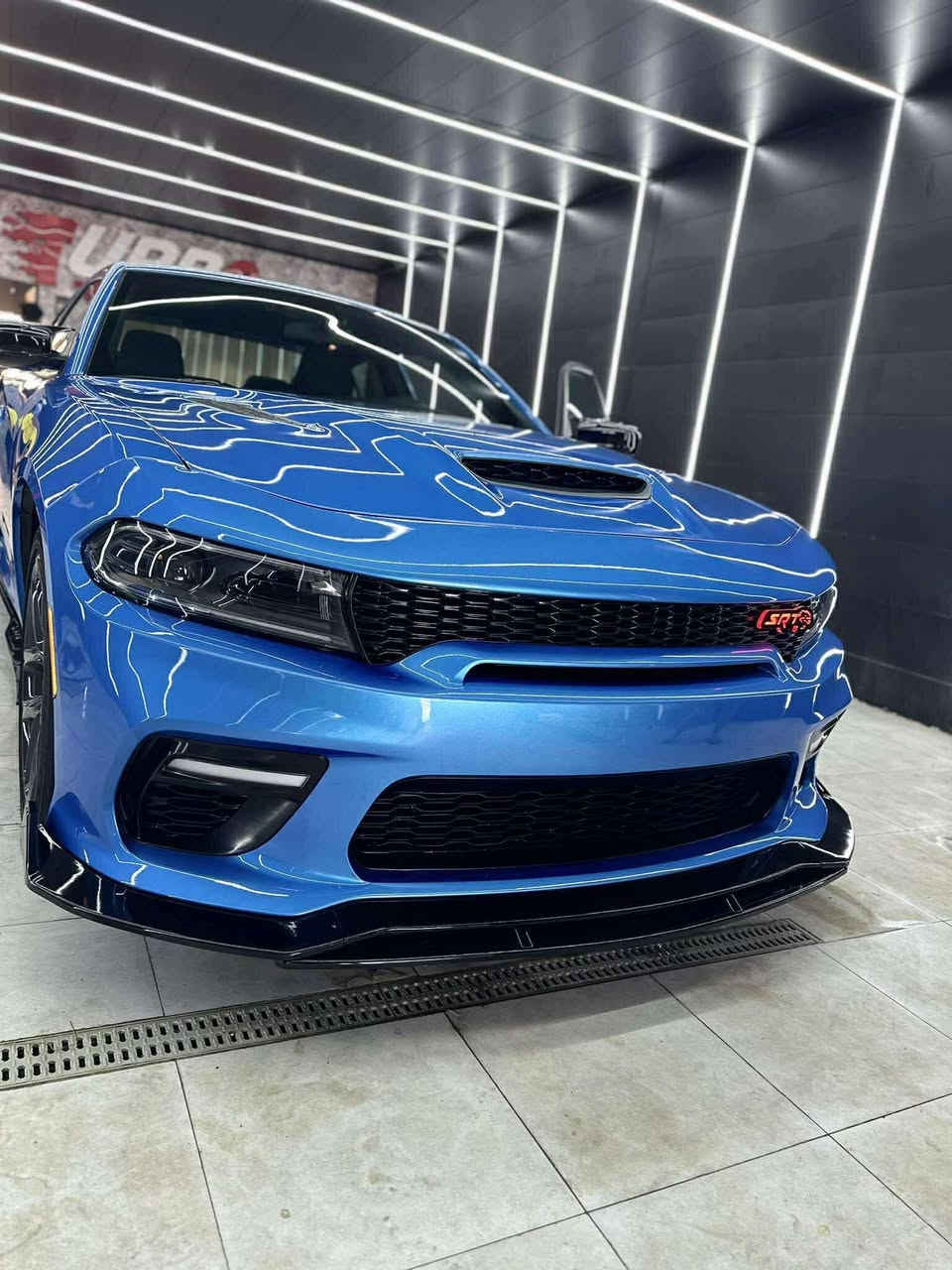 سلام عليكم.  ❤️
لون بحري مميز

 DODGE_GHARGER.      2023.    

(((بدون رقم منفيس باسمي تترقم جميع المحافظات واني لمستوردهاااا علا ايدي  

__المواصفات___

كشن السايق كهرباء وحار 

ستيرن تدفةة

*كشن حضن رياضي

*شاشه كبيره رياضيه 

    سستم صوت بلادي 

  

*محدد السرعه

*تشغيل عن بعد

*ويل كب 20 

*كامره خلفيه دواره

*حساسات

*شاشه كار بلي

*كشافات ضباب

*مرايا متحسسه للاضاءه العاليه

*دخول ذكي بصمه 

هواي بعد بيه مواصفات

——اضافات——-

منظومه زنون عالي  اصلي شرط // ثلجيه

بيوجكترات. زنون 

سياره نصبته احله من الصور تجي وشوف سياره بيهه كم ملاحضه يطيح من سعرهه لحادث____

((حادثه خفيف  جداً))بشرط سياره لا شواصي ولا لغد على الفحص((فقط الي ماشر عليه بالصوره ))صور حادث موجوده 

السعر 235 وكلشي  موجود بلسوك واني بلخدمة❤️

 ماعجبك سعرها اترك تعليق حلو مثل وجهك لحلو❤️❤️

مكاني ميسان مركز المحافظه صور الحادث موجوده بالمنشور

    ***********
