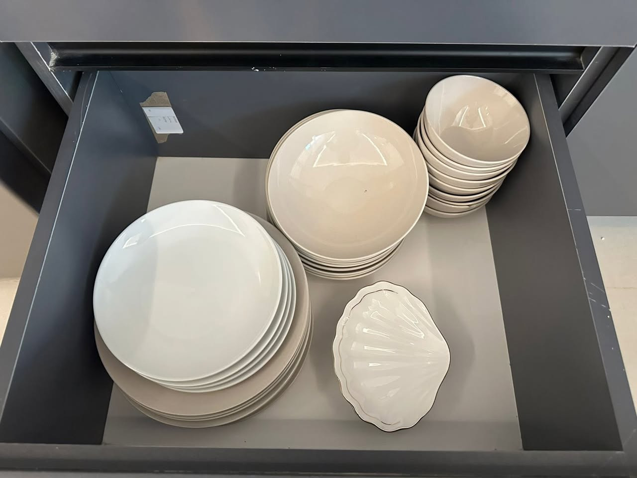 شقه مؤثثه للايجار بسعر مناسب جداً
في مجمع الود السكني 
تحتوي ٤ غرف نوم
ومجهزه ب سمارت هوم 
واطلاله البوليفارد
للاستفسار ***********
