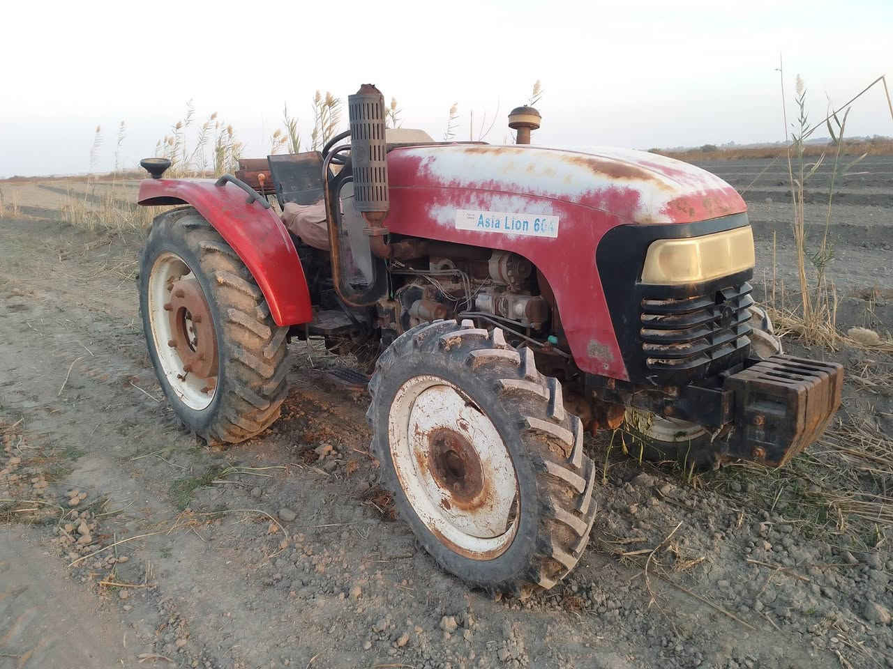 اسلام عليكم مكينه للبيع اسيه لاند 2002 جاهزه وضع الشركه محرك گير السعر *********** $7مليون
