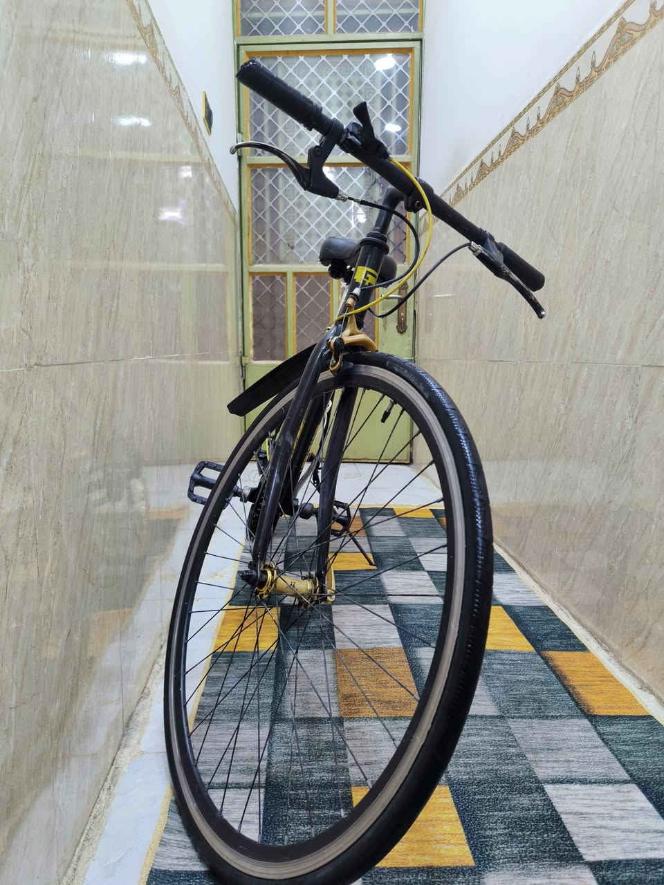 بيسكل سباق جديد صلي وسعره على خاص ***********
