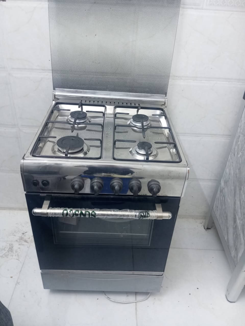 السلام عليكم ثلاجة للبيع ١٥٠
طباخ ١٢٥ الف
للتواصل ***********
