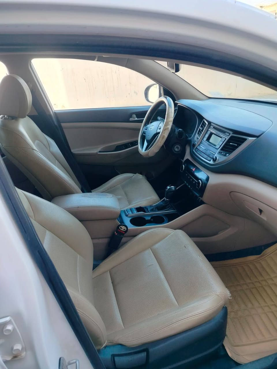 توكسان 2016 خليجي 
محرك 2000
مكفولة كفالة عامة 
ماشية 79000فقط
جاهزة من كل النواحي 
كير ومحرك وتبريد 
 وحدادية وتخم تاير 
بيهة بارد اصبعين فقط 
كما موضح بالصورة 
السعر المطلوب 
166$
غير متوفر على الفيس 
الشراي يتصل ويدلل 
***********
غير موجود على الفيس
