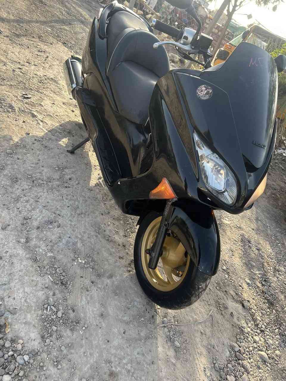 سلام عليكم
 للبيع / درجة فورزة 09 (7 كير) (4 تحويلات)فول مواصفات قبل شهر منزله من الرمبه تدفئة يدات جهاز كامل سماعات دفن كله بلاد بحالة الوكاله الدراجة بصمتين وسويج طواريء الويالة ذهبية مازدات كرستال جك جنطة دبل عالي ناصي الدراجة مكفولة كفالة عامة بيه مكاتبه منفيس جيب وياك الف فيتر وفحص السعر خاص راسلني ودلل الشراية يراسلني التواصل واتساب 📞 (***********)
