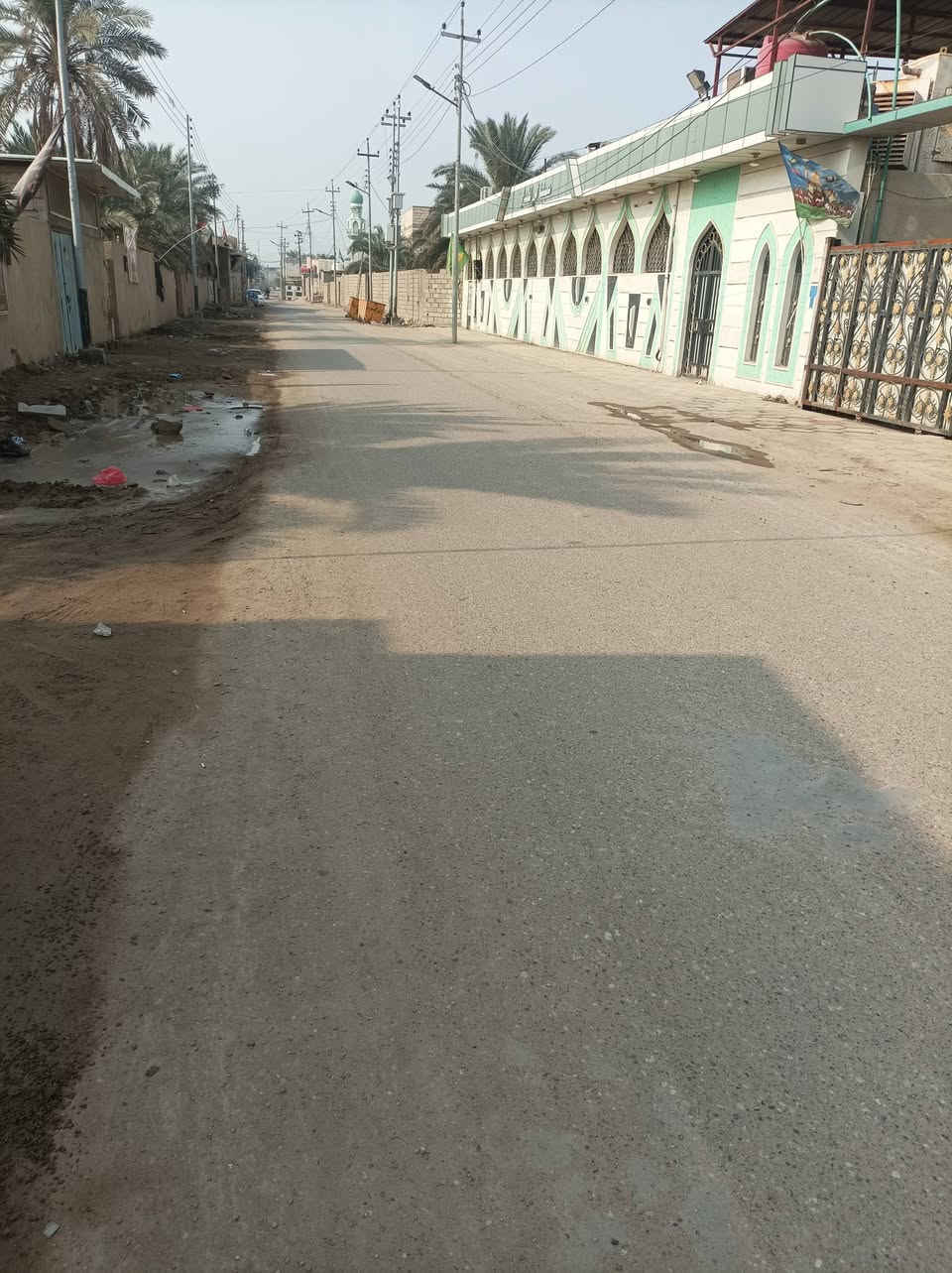 السلام عليكم بيت طابقين للبيع المساحه 150 متر نوع العقار بلديه مامسجل يحتوي البيت على حديقه واستقبال ومطبخ وغرفتين منام وصحيات داخليه وخارجيه سقف الطابق الاول عكاده وسقف الطابق الثاني سندويج علما ان الطابق الثاني يحتوي على استقبال وغرفتين منام وصحيات غير كامله نواقص الطابق الثاني فقط كهرباء وماء وصحيات وصبغ السعر 40 وبي مجال العنوان ابي الخصيب العصفوريه مقابيل حسينيه الزوار للستفسار اتصل ***********
