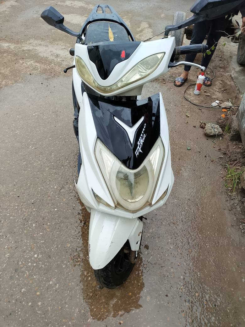 سلام وعليكم دراجه للبيع سكنس كهربائيات كله شغاله محرك خير من الله بعقوبة تقاطع الساده الرقم ***********
