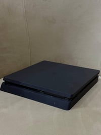 بلي 4 سلم نضيف ما مفتوح يحتوي على 1: يو بي اس 2: جويستك تجاري جديده 3:...