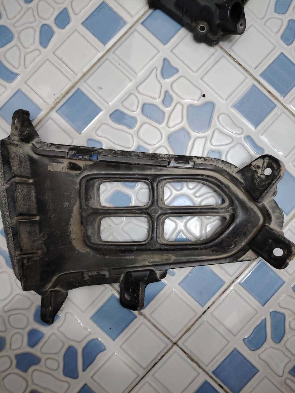 السلام عليكم عندي بطانه جاملغ جهة اليمنى مع زوج ماصدات اصليات مع كغر بلوجكتر للبيع الراغب الاتصال على الأرقام *********** او***********
