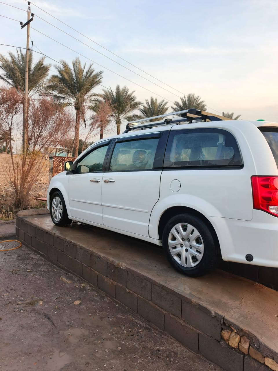 السلام عليكم ورحمة الله وبركاتة دوج كرفان موديل 2017 سياره باسمي رقم شمالي محوره منضومه غاز 80 لتر   كير ومحرك كفاله سياره كلش، حلوى ناعمه السعر 140 وبيه مجال للطيببين الاستفسار الاتصال بلرقم *********** او ***********
