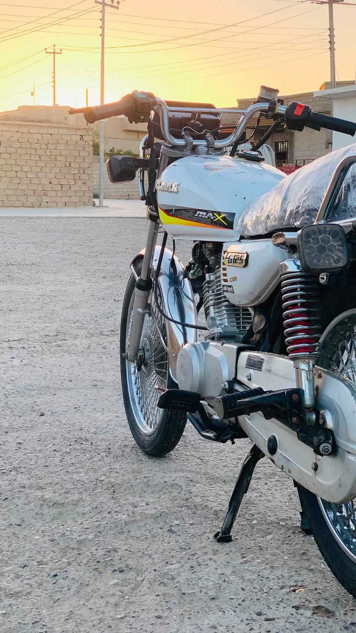 السلام عليكم
يوجد موطور سونلنك اربعة گير للبيع
موديل2023✅
محرك مفتوح شرط ماتحط علي برغي
منفيس موجود 
السعر 450وبي مجال
مكاني ناحية الزاب
للأستفسار *********** والخاص مفتوح
