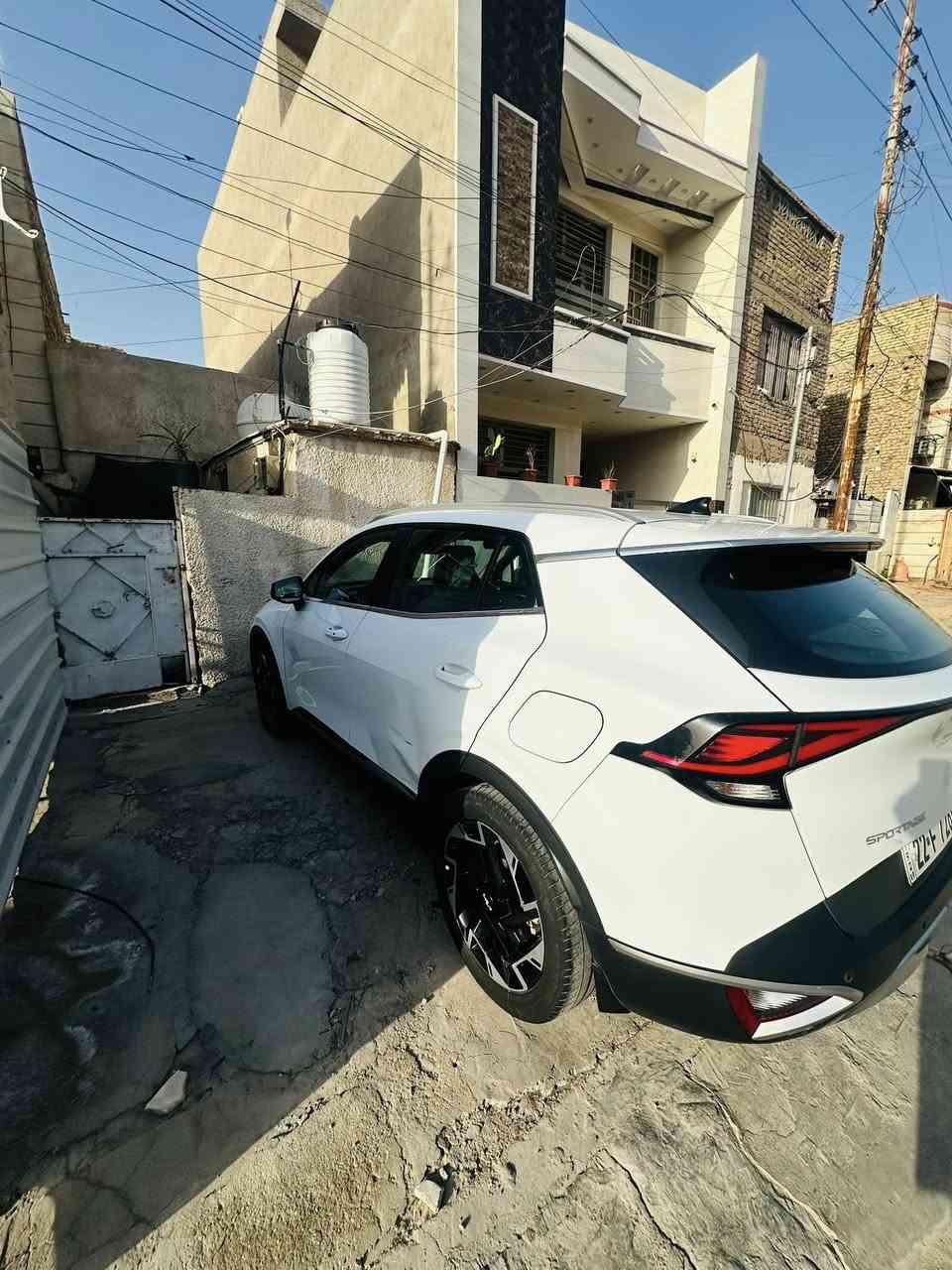 السلام عليكم
👇👇👇👇👇👇👇👇👇👇👇👇👇👇👇👇

كيا سبورتج خليجي 2022 شكل 2023♥️

مرقم اربيل الدولي الجديد باسمي 🤍

السياره ماشيه 100 الاف كيلو وصار 🖤

وصار بيها طخه خفيف خلف باب السائق موضحه في الصوره 🤍

 وباقي السياره مكفوله من الصبغ والحادث والحالوب متوفر سونارها يعني السياره (واحد على واحد)  خير من الله♥️

قماره حديد✨

تخم تاير جديد ✨

ادامه جديده ✨

بصمه تشغيل عن بعد  2 بصمه ✨

جنطه كهرباء ✨

تبريد مناخي ✨

كرسي كهرباء سائق ✨

تدفئه مقود والكشنات ✨

نقطه عمياء ✨

شفتات استيرن✨ 

شاحن وايرلس ✨

ويل كب حجم 19 انج ✨

هندر كهرباء / اوتو ستوب ✨

مرايه عاكسه للضوء ✨

كشنات لون عسلي المرغوب ✨

تبريد خلفي ✨

اربع انضمه قياده ✨

السياره جديده جدا ورايدها 215$وبيها مجال بسيط  

والاتصال /شريحه + واتساب ***********

بغداد / الشعب
