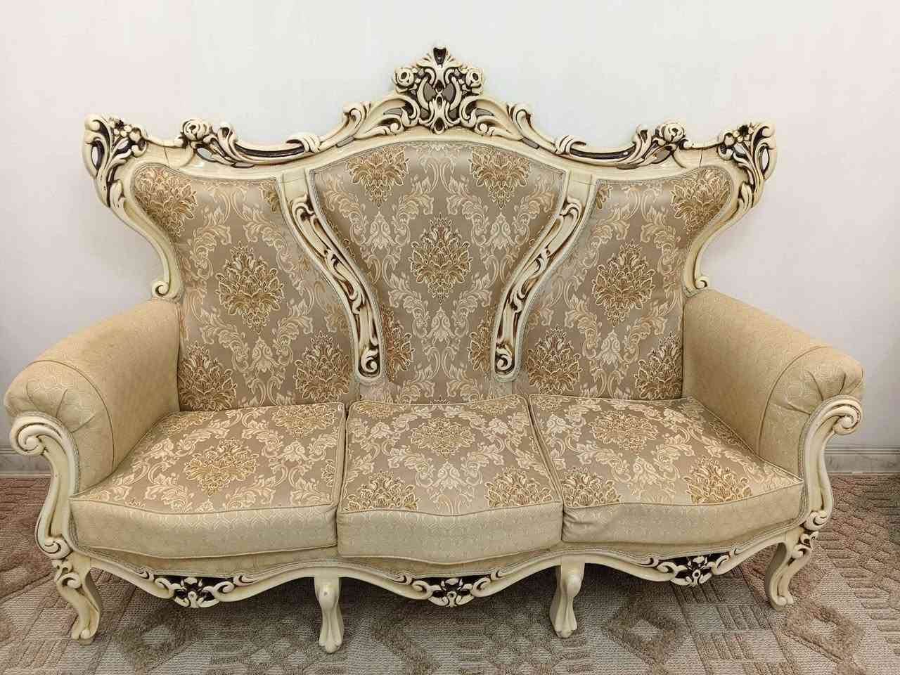 ‎تخم ملكي تركي عشر مقاعد قنفتين ثلاثيه اربعه اصغار خشب زان ثقيل نظافه 100/90 رقم الهاتف ***********‎ دكوك, كركوك
