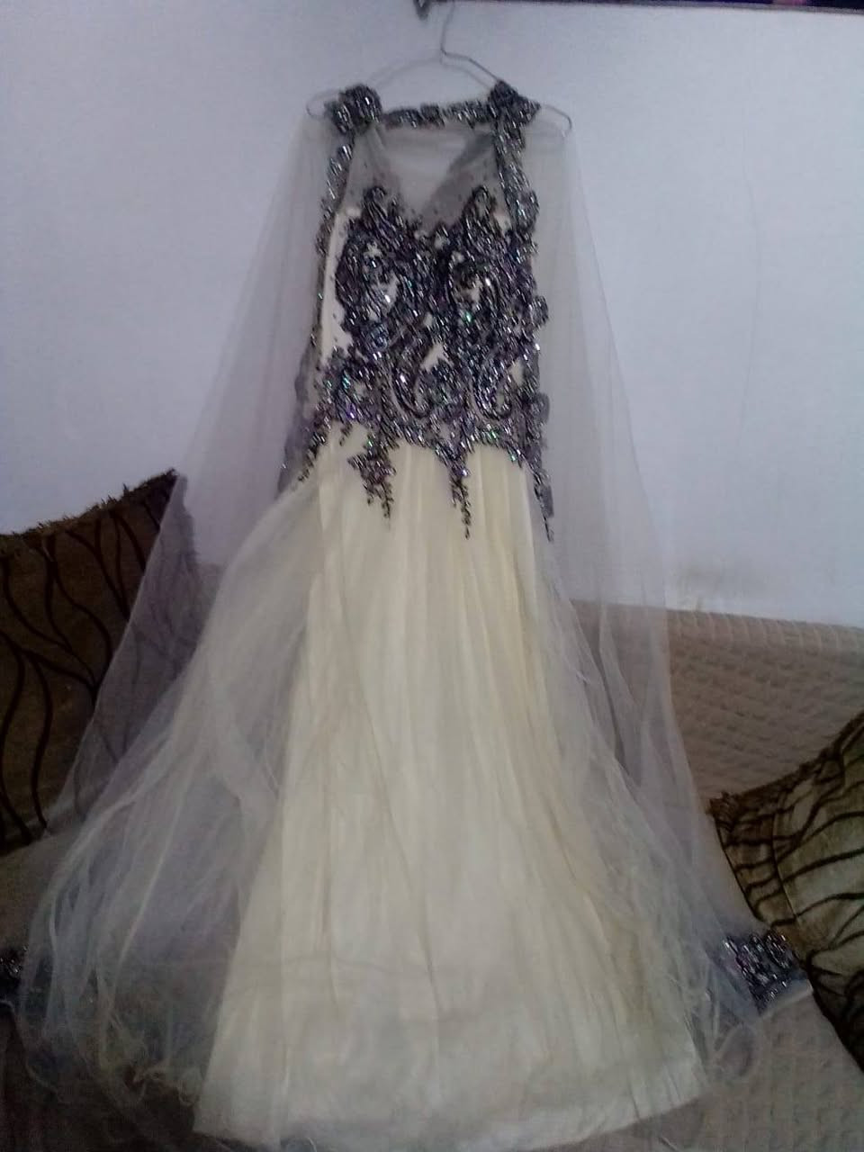 هلاو بنات عندي هاي الفساتين الذهبي ملبوس مرة وحدة بالمهر والثاني مملبوس اصلا باللبس احلى بهواي من صور ...


**إذا كنت صاحب هذا الإعلان وتريد حذفه لأي سبب، رجاءا أرسل رسالة إلى الدعم الفني**