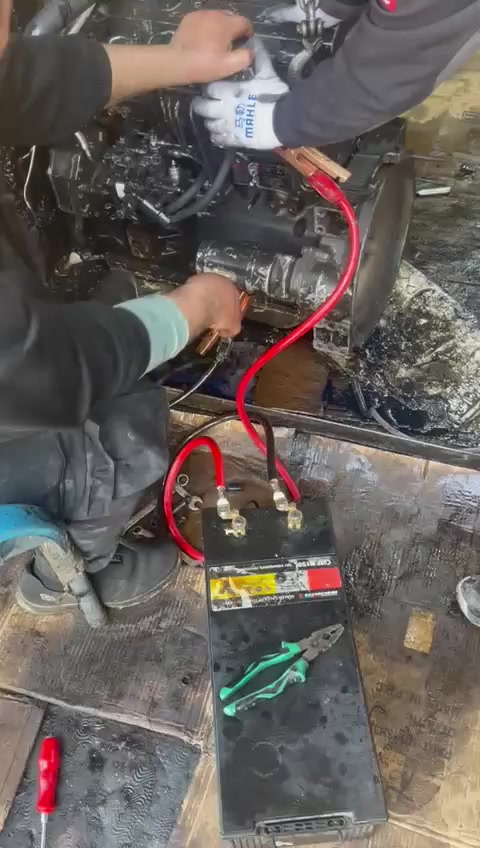 سلام عليكم موجود محركات كوماتسو 
جديدة وارد ياباني سعر 18$ 
***********
