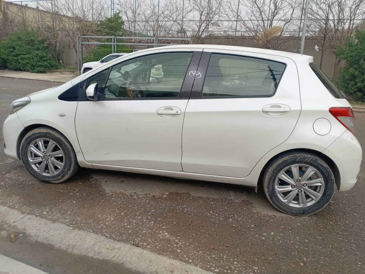 يارس 2013مةكينة گةورةگير توماتيك جام كارةباي سةيارةكة بي بوياخ تةنها 3يان4شوني بچوك ساردة كوتي هةية گير مةكينة تةبريت تةقة رةقة هةمو بةشةرت 
تيبيني سةيارةكة هي من نية ئةوةش زومارةي خاوةني (***********)من جوابي نامةو كومينت نادةمةوة ! أربيل, العراق
