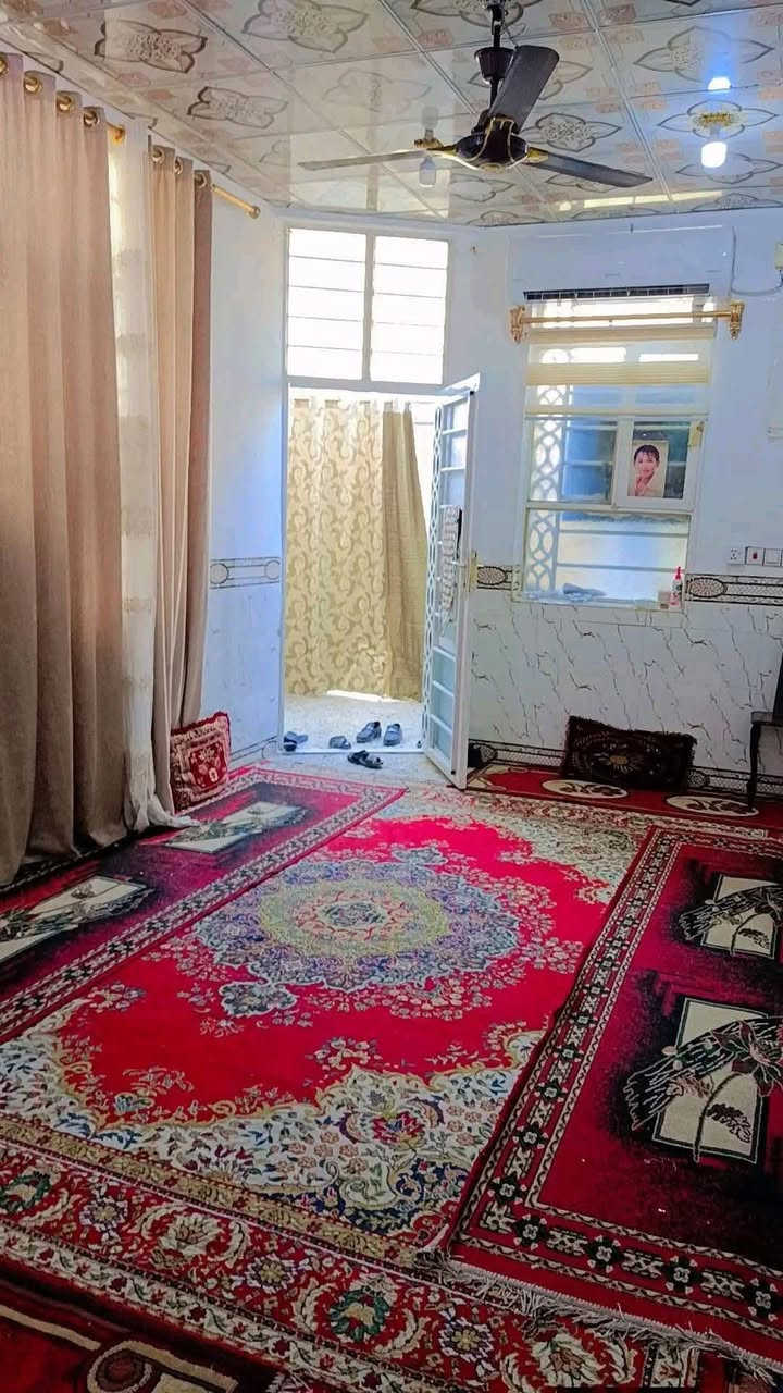 مكتب اكرم الحاتمي للعقار  ***********
==================================

دار للبيع المساحة 100 متر  طابو صرف 

حي ميسان قطاع 22 قرب شارع البوريات 
 ==================================
                            طابق ونص 

الطابق الاول/ غرفة وصالة ومطبخ وأستقبال

وصحيات داخلية وخارجية ومكشوفة وطارمة 

      الطابق الثاني/ غرفة وصالة وصحيات

       بناء طابوق والسقف صب كونكريت 

             السعر 127 مليون وبي مجال 
 

للاستفسار الاتصال بالرقم  *********** وات سآب 

او مراجعة المكتب/ عنوان المكتب النجف الكوفة 
  
   حي ميسان شارع الكيات مقابل اسواق حليم
