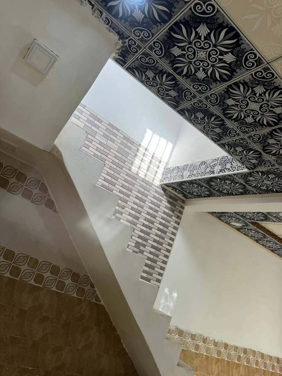 بسم الله الرحمن الرحيم بيت ل بيع المساحه 100 متر 😇البيت طابق واحد 🏠
✅ستقبال 
✅ غرفه عدد 1
✅صاله عدد 1
✅مطبخ
✅ صحيات عدد 2 
المكان حي النداء شارع المجمعات شارع 60  اول تنزل مسافه قريب عشارع 60 ضهر تجاريه صير 
البناء طابوق نهروان والسقوق صب كونكريت
السعر 74 💰 مجال بسيط 

للاستفسار *********** 
#ملاحضه_يوجد_واتساب 📩📩
