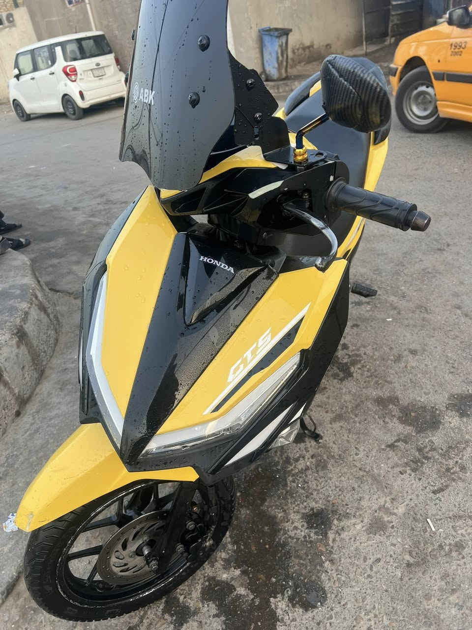 السلام عليكم جي تي اس هوندا امتياز يابان دراجة ما مبدل بيها برغي كل غراضها الاصليه كابريتر وكلشي بيها دراجة حلوه ومرتبه بلحقيقة احلى من الصور سعة المحرك 150سيسي سرعتها 160 طستها تخبل وناعمة وشعله ومعدل مكاني بغداد مدينه الصدر سعرها 850 وبيها مجال كلش بسيط ***********
