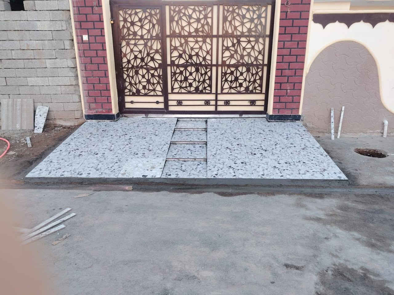 سلام عليكم يوجد كادر سيراميك متفرق حالين شغل شوف العين شغل وزن بليزر الاستفسار ***********اصطه مصطفئ
