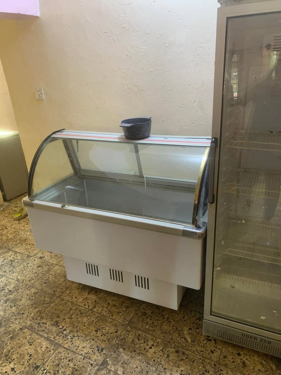 سلام عليكم عارضه مقبلات 350وبيه مجال حك الجيه 
***********
