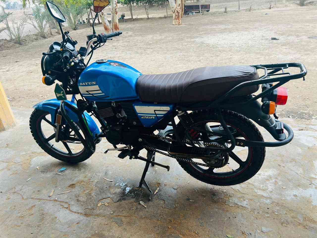 سلام عليكم دراجة دايون للبيع موديل 22مكفول كفالة عامة أوراق ضايعة يعني كلك بليتة ورقم شاصي َ  كفالة عن سرقة كهربائيات كله شغاله الدراجه خير من الله بشرط انضف من الصوره السعر ٩٠٠ وبيهة مجال رقم ***********
