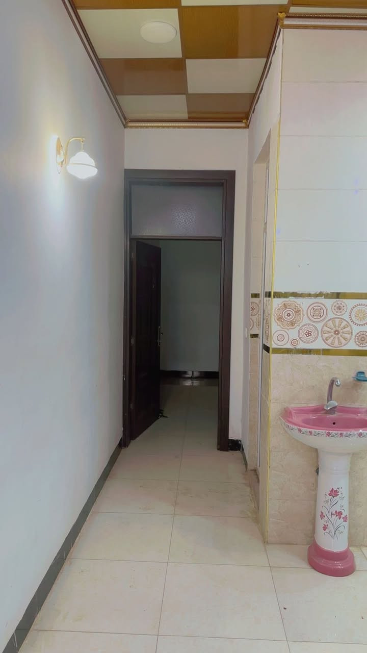 بيت للأيجار
بيت للأيجار الرحمه قرب افران دبي بطابقين الطابق الاول غرفة خطار ومطبخ وغرفه نوم وصحيات عدد 2 الطابق الثاني غرفتين نوم وصحيات وسطح سعر الأيجار 300 الف 
للاستفسار الاتصال على الرقم ***********
