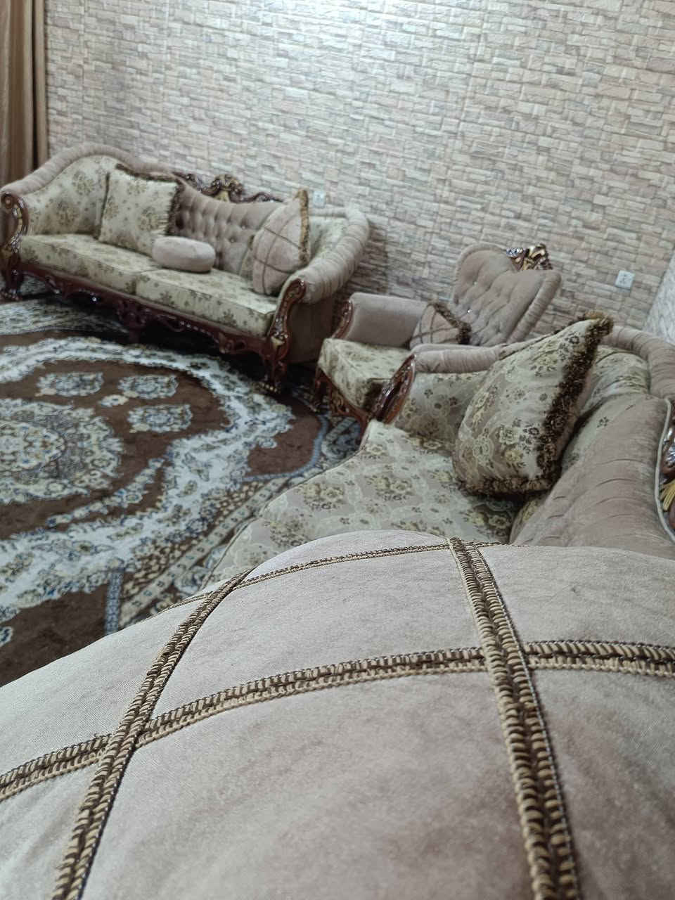 تخم تركي نضيف 10 مقاعد خشب زان الأصلي المكان كوفه ***********
