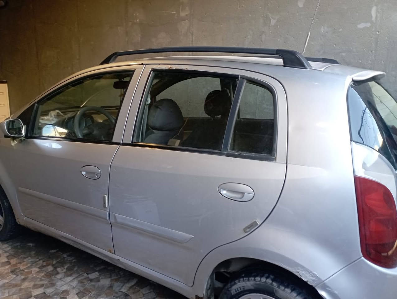 رقم بغداد
كير+ حداديه ممتازه 
زوج تخم تايرات 
حساسات +شاشه 
سياره نظيفه / النقص فقط كير نمره ٥ يرادله تبديل 
مكان / حله 
السعر ب٣٥$ وبيه مجال للشراي 
***********
