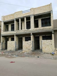 مشتملات عدد ثلاثه متجاورة مساحة ٥٠م واجهه ٤م نزال ١٢/٥م طابقين ثلاث نو...