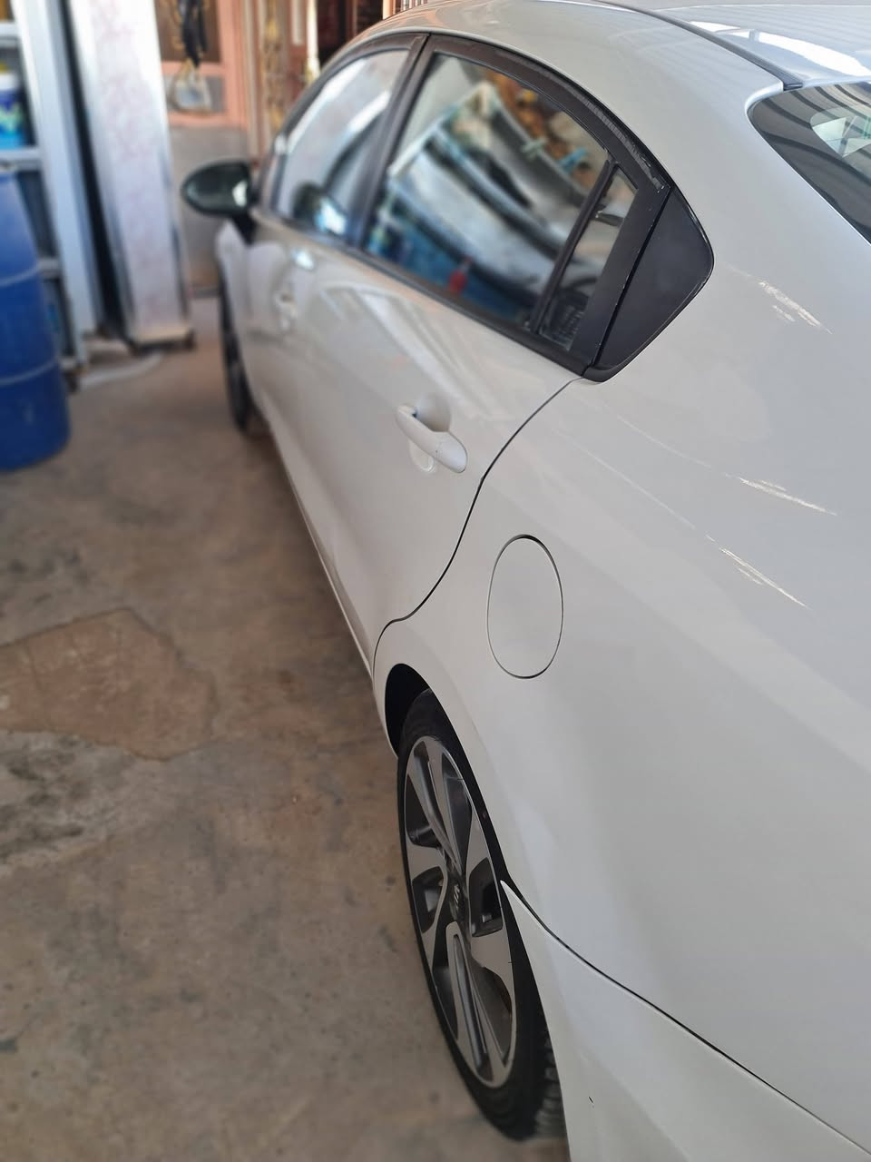 السلام عليكم 
كيا ريو 
موديل 2016 
رقم بابل انكليزي بأسمي 
ضمان الشركه الدوليه 
فول مواصفات عدا الفتحه 
مكينه 1600 
اشاره بالمرايه 
لايت لد زنون 
تحكمات مقود 
مرايه جانبيه سحب 
حساسات خلفيه 
5 ويل كب 
السياره جاهزه ماناقصه شي 
حداديه جديد مسويه امامي وخلفي 
مدوشمه كاعيه وكشنات 
داخل لونين 
السياره بيه منضومه غاز 
بيه صبغ الدور الخلفي يم قبق البانزين 
وربع الجاملغ الامامي اثر طخات مو حادث 
مكان السياره بالحله 
سعره 106 
رقمي ***********
