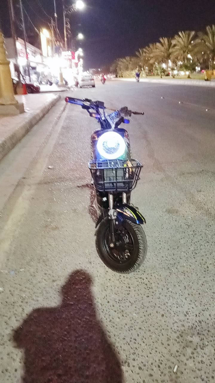 السلام عليكم باسكل R9 للبيع أخو الجديد والله وبالحقيقة احلى من الصور صالي شهرين من اشتريته للعلم الباسكل كله مزود المواصفات/ زنون عالي ناصي 3 الوان شاشه 109بالعداد دبل اشاره اشاير يمنه يسره الشاشه تضهر بيها اي عطل يصير نظام 4 سرع بي بك الرجوع إلى الخلف شلعتهه شك الكاع شك يحتوي على 5بطاريات دبل الونلي الأصلي الباسكل يمشيك 40كيلو تاخذه منا ربع مذب عليه السعر 500وبيهه مجال مكاني كربلاء قرب حي الحسين الرقم ***********
