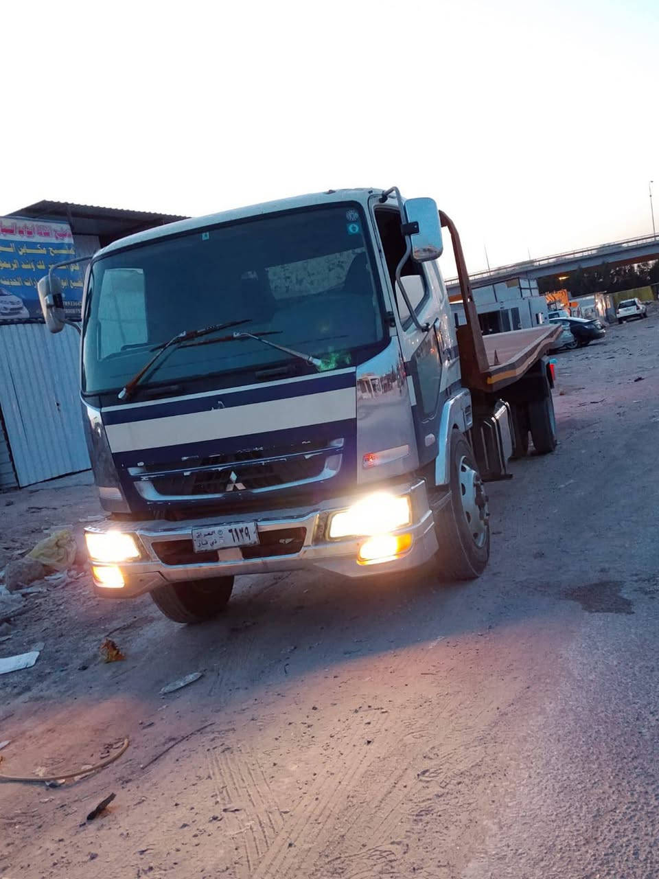 للبيع فوزه صطحه 3جكات بكره سحب 25طن تاير 22,5 مكينه سوبر مكينه كير اكسن كفاله شاصي محسن للخير المشتري يستلم سنويه ولوات انكليزي بأسمه ***********
