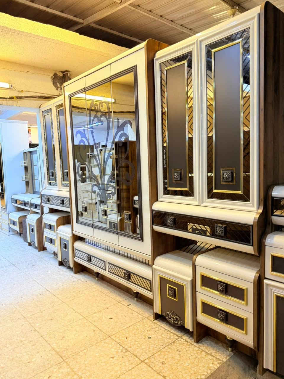 @إشارة غرفة تركيه ماركه مودرن الاصلي نضافته 90💯فخمه اصليه للحجز والاستفسار واتساب
***********
