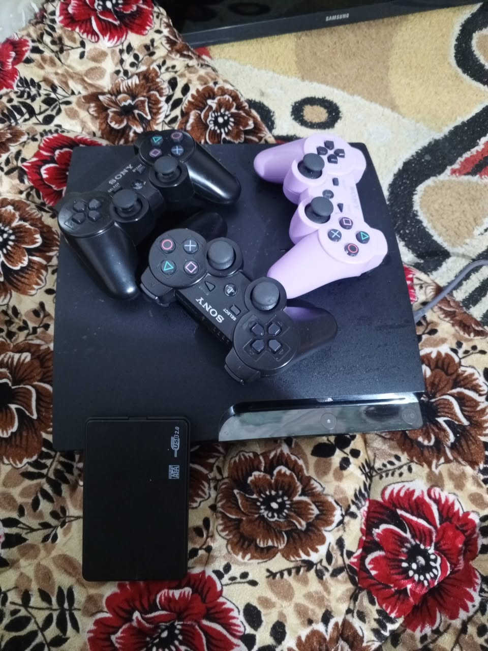 السلام عليكم بلي 3 سلم مهكر مع هارد خارجي مع 3 يدات ثنين تجاري ووحده اصليه كامل ملحقات البلي جديد مال باله لا مفتوح ولا مبدل بي شي استخدام 10 ايام 
 

وايده مراوس ببلي 4 سلم وانطي فرق واذا بيع

سعره 140 قفل مكاني النجف كوفه 

*********** واتساب أو اتصال

متوفر ع الخاص.
