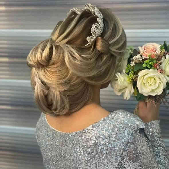 ✨ عروضنا مستمرة وياكم من صالون اللمسة الذهبية 💛
📍 شارع أربعين – القاضية – فرع بيت العطر
داخل صالون اللمسة الذهبية للتجميل.

🌟 عروض العرائس – ليوم واحد فقط!
💄 مكياج + تسريحة + رموش + تنظيف بشرة فقط بـ 200 ألف دينار ✨
عيشي لحظتك بأناقة وتألق لا يُنسى! 👰

💃 عروض المدعوات
مكياج + تسريحة + رموش بـ فقط 40 ألف دينار!
خلي حضورك يترك بصمة 👑

💇‍♀️ عروض الشعر + المعالجة

الشعر القصير: 100 ألف

الشعر المتوسط: 125 ألف

الشعر الطويل: 150 ألف

الشعر الطويل جدًا: بعد المعاينة

🎨 قسم الأصباغ – ميش + صبغ

الشعر القصير: 75 ألف

الشعر المتوسط: 85 ألف

الشعر الطويل: 125 ألف

💆‍♀️ قسم تنظيف البشرة

تنظيف بشرة + حفايفة: 25 ألف فقط ✨

رموش دائمة: 35 ألف

رموش طرفية: 20 ألف

رموش كثيفة: 40 ألف

📞 للحجز والاستفسار :
0781 358 8722 واتساب 
***********
📩 احجزي الآن واستفيدي من عروضنا عبر الزر أدناه أو من خلال الرقم!

💌 أهلاً وسهلاً بيچ بنورچ! صالون اللمسة الذهبية دائماً بانتظارچ لتتألقي بأجمل طلة!
