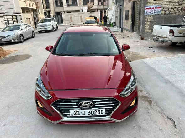 السلام عليكم 
سوناتا موديل 2019 جي دي اي 2400 
مواصفات SE معروفة
شاشة كبيرة 
كامرة 
رادار 
انظمة قيادة 
مثبت سرعة 
 ماشيه :48 ميل
حادثه:جاملغ وبنيد فقط بدون اي داخل  وباقي السياره  مكفول حته البارد 
السعر:133وبيه مجال 
العنوان: بغداد
رقم :*********** 
السياره احلى من الصور  جاهز  لا دوانز لا شي
