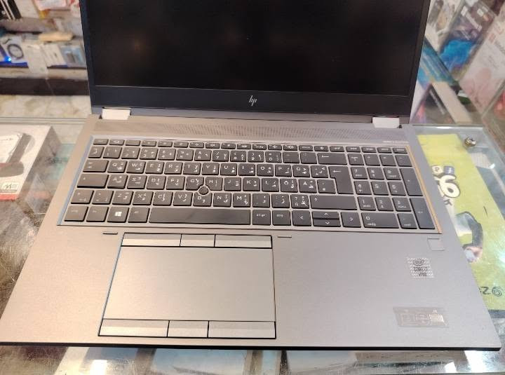 لابتوب HP ZBOOK FURY 15 G7
هذا اللابتوب مناسب للتصميم الهندسي، المونتاج، وبرامج الـ CAD مثل AutoCAD و SolidWorks بفضل كرت الشاشة Quadro الاحترافي.
يشغل برامج الهندسة المعمارية والمدنية والميكانيكية بسلاسة مثل Revit و 3ds Max و MATLAB.
ممتاز للمبرمجين، تحليل البيانات، وتشغيل عدة برامج ثقيلة بنفس الوقت بفضل معالج Core i7 H ورام 16GB.
مناسب للمونتاج الاحترافي على Premiere Pro وتعديل الصور على Photoshop و Illustrator.
يگدر يشغل أغلب الألعاب بشكل جيد، لكن قوته الأساسية موجهة للشغل الاحترافي أكثر من الألعاب.
HP ZBOOK FURY 15 G7
Core i7-10 H
16 GB DDR4 RAM
512 GB SSD M.2
4 GB NVIDIA QUADRO T2000
8 GB INTEL UHD GRAPHICS
15.6 FHD SCREEN
كيبورد ليزري ضوئي عربي انكليزي
السعر: 740 الف دينار
يوجد توصيل


**إذا كنت صاحب هذا الإعلان وتريد حذفه لأي سبب، رجاءا أرسل رسالة إلى الدعم الفني**