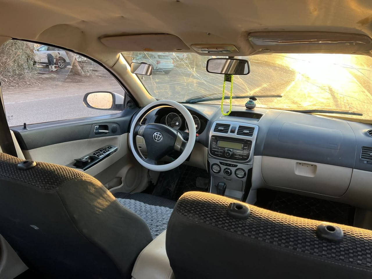 يالله سياره برلنس 2014  كير اوتوماتيك مكفوله من ضربه بيه بس باب سايق صبغ  كير ومكينه جيد جدا تخم تاير حدايده جديده سياره حلوه وجاهزه مكاني بابل اسكندريه سعر 53وبيه مجال  شراي يتصل ***********
