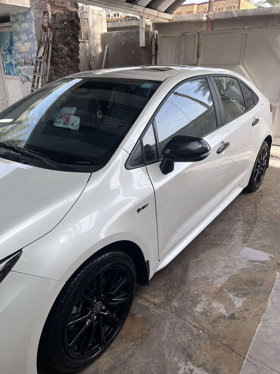 السلام عليكم كورلا هايبرد 2025 (s) مواصفات ال s معروفه لون الداخل احمر
ماشيه ٤٤ الف السياره الحمدلله نظيفه 
السعر ٢٤ مليون
***********
