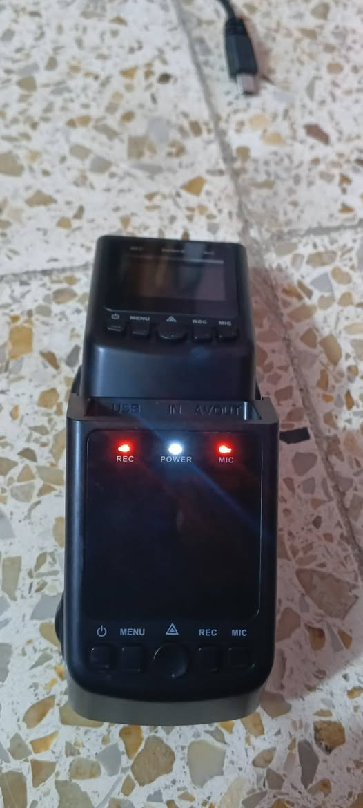 داش كام للسيارات جديدة
زوايه رؤيه عريض
رؤيه ليليه واضح
تبدأ الكاميرا بالتسجيل تلقائياً بمجرد تشغيل السيارة.
دعم بطاقات الذاكرة (SD/TF MMC): تدعم تركيب كرت ذاكرة خارجي
التقاط الصور (Photo): تتيح لك التقاط صور ثابتة عند الحاجة
مستشعر حركه التسجيل تلقائياً إذا رصدت الكاميرا أي حركة غريبة حول السيارة وهي متوقفة (لحمايتها من السرقة أو الصدمات
عند امتلاء الذاكرة، تقوم الكاميرا بمسح الفيديوهات القديمة تلقائياً والتسجيل فوقها لضمان استمرار العملية دون توقف.
مخرج فيديو وعرض عالي الدقة (Video Output / HD Display): تدعم العرض بدقة عالية (HD) ومزودة بمنافذ لتوصيلها بشاشات أخرى (AV Out
طاقة تلقائية (Auto Power): تعمل وتطفئ تلقائياً مع حركة تشغيل وإطفاء محرك السيارة. 
السعر 20الف العنوان الرمادي 
للتواصل الاتصال او واتساب ***********
