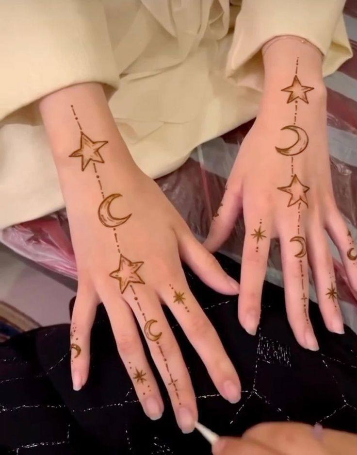 حنة او وشم مؤقت حسب الطلب 
 الحجز ع الواتس اب
 الموقع الگريعات الكويتي


**إذا كنت صاحب هذا الإعلان وتريد حذفه لأي سبب، رجاءا أرسل رسالة إلى الدعم الفني**