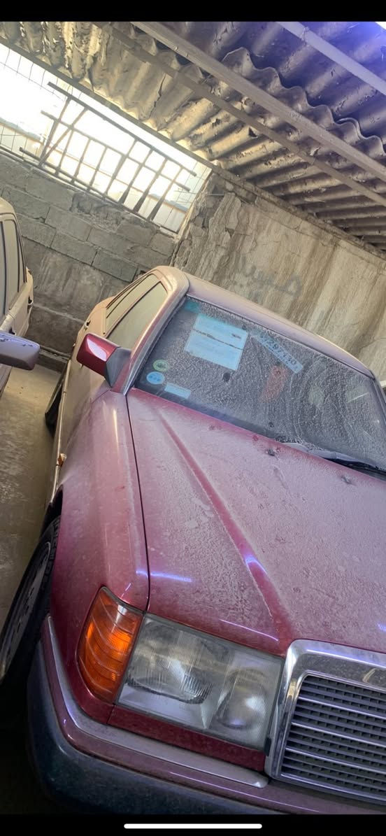 للبيع اصايل مخزونه وفول الفول مواصفات وتبريد ثلج هي واقفه اي بالسلولي وبردا كهرباء وكشن كهرباء وجلد والاخرى كاروهات بلادي وغرف زيرو من الجداده وتليفون وسلايت واطارات وكشر موس وارقام سيارات حلوه  وموديل ٩١و٩٢ مكاين ممتازه وكير ***********
