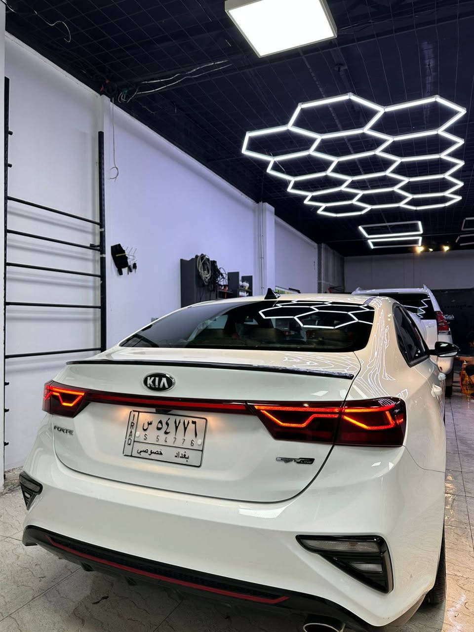 سياره كي فورتي مديل21 جي تي لاين  محرك2000 دوش  وارد امريكي ماشيه 34 السياره  جديده برغي ما مفتوح بيه فول موصفات بصمه حساسات كامره دواره رادارات بصمت ابواب نظام ترحيب اوضاع قياده تثبيت سرعه لدات امامي وخلفي سبايدر لحيه ابلادي رقم بغداد معوقين بعد 7 اشهر وتصير حره بيه بنيد امبدل وبارد بل جاملغ( السعر 138)
***********
***********
