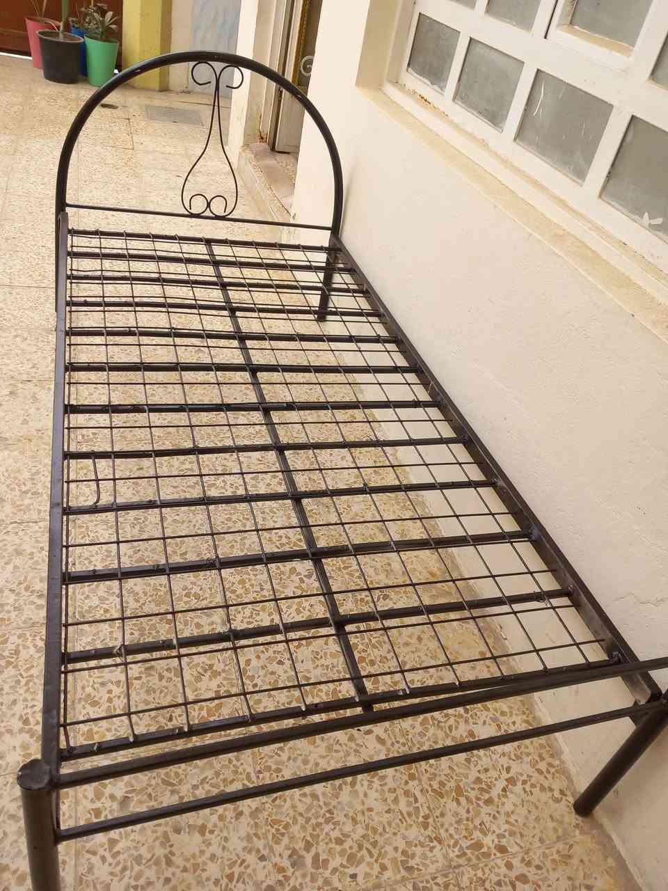 توجد قريوله  حديد نظيفه جدا للبيع   الشراي يتصل.  على الرقم
***********
