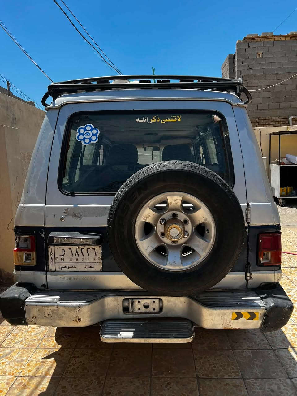 سلام عليكم كالوبر للبيع موديل 1993بغداد مشروع وطني. السياره حلوه نضيفه مرتبه مكينة و كير ففتي مكفولات تخم تاير اربعه جاملغات مبطنه سعر 40 وبيها مجال رقم الهاتف ***********مكاني بغداد مدينه صدر
