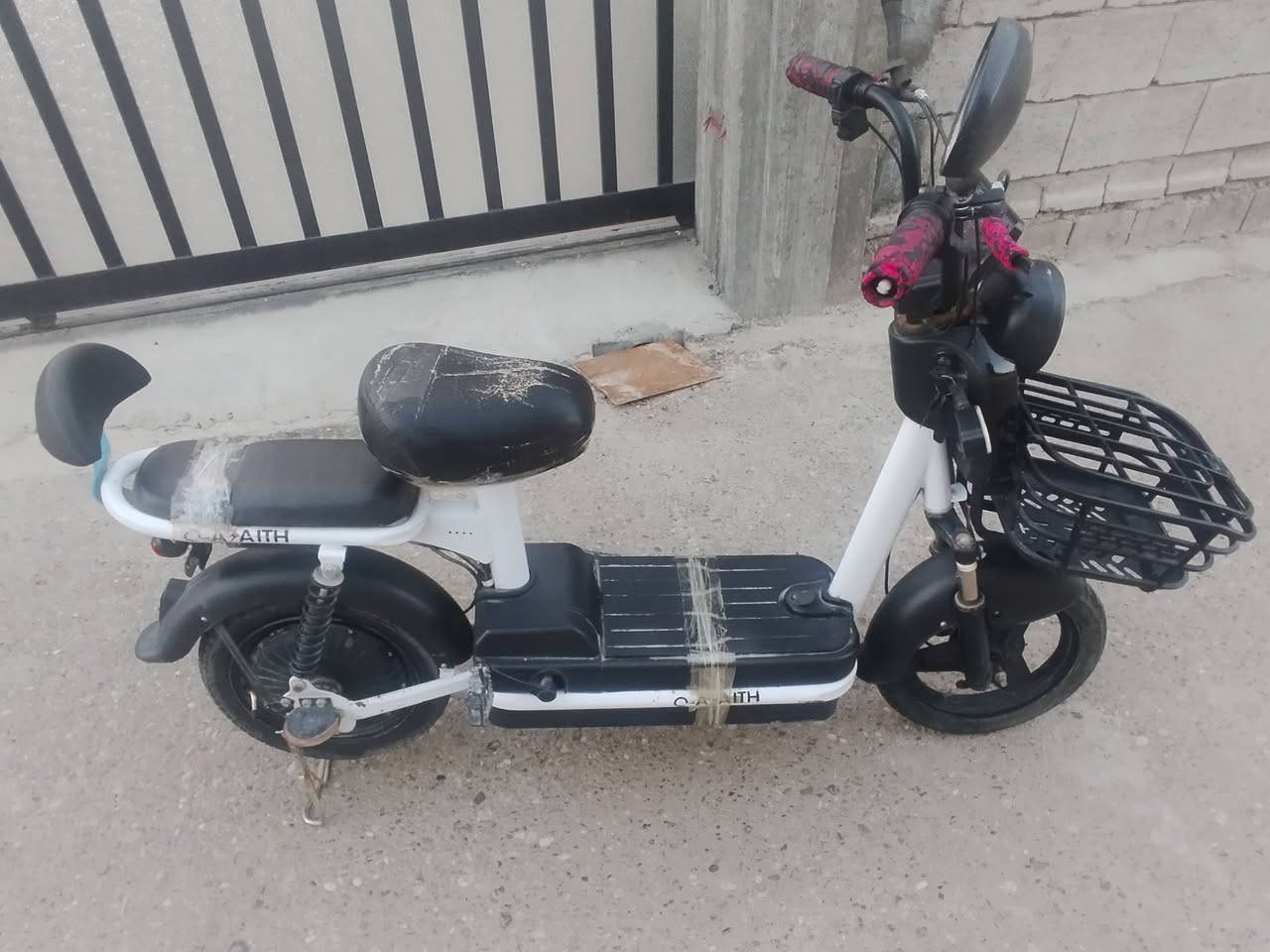 سلام عليكم
باسكل شحن صغير 
بطاريات يقرن 9ونص 
اشاير لايت شغالات
السعر 180
مكان خالديه
تواصل عل رقم ‏‪0783 193 5086‬‏
